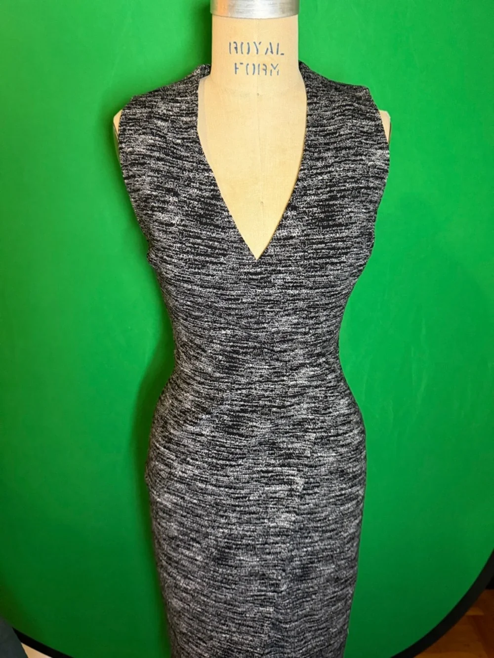Alice + Olivia Carissa Gray Faux Wrap Dress Size 0 Sleeveless Sheath - Picture 12 of 17